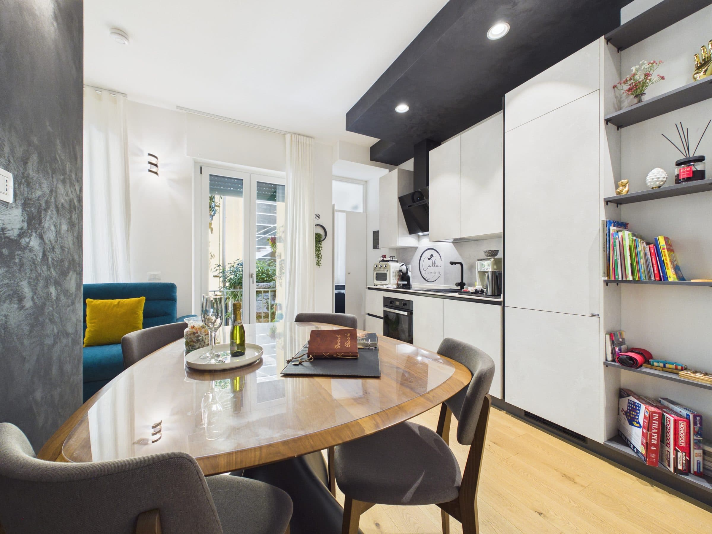 Cucina e zona giorno di Callas Luxury Suite