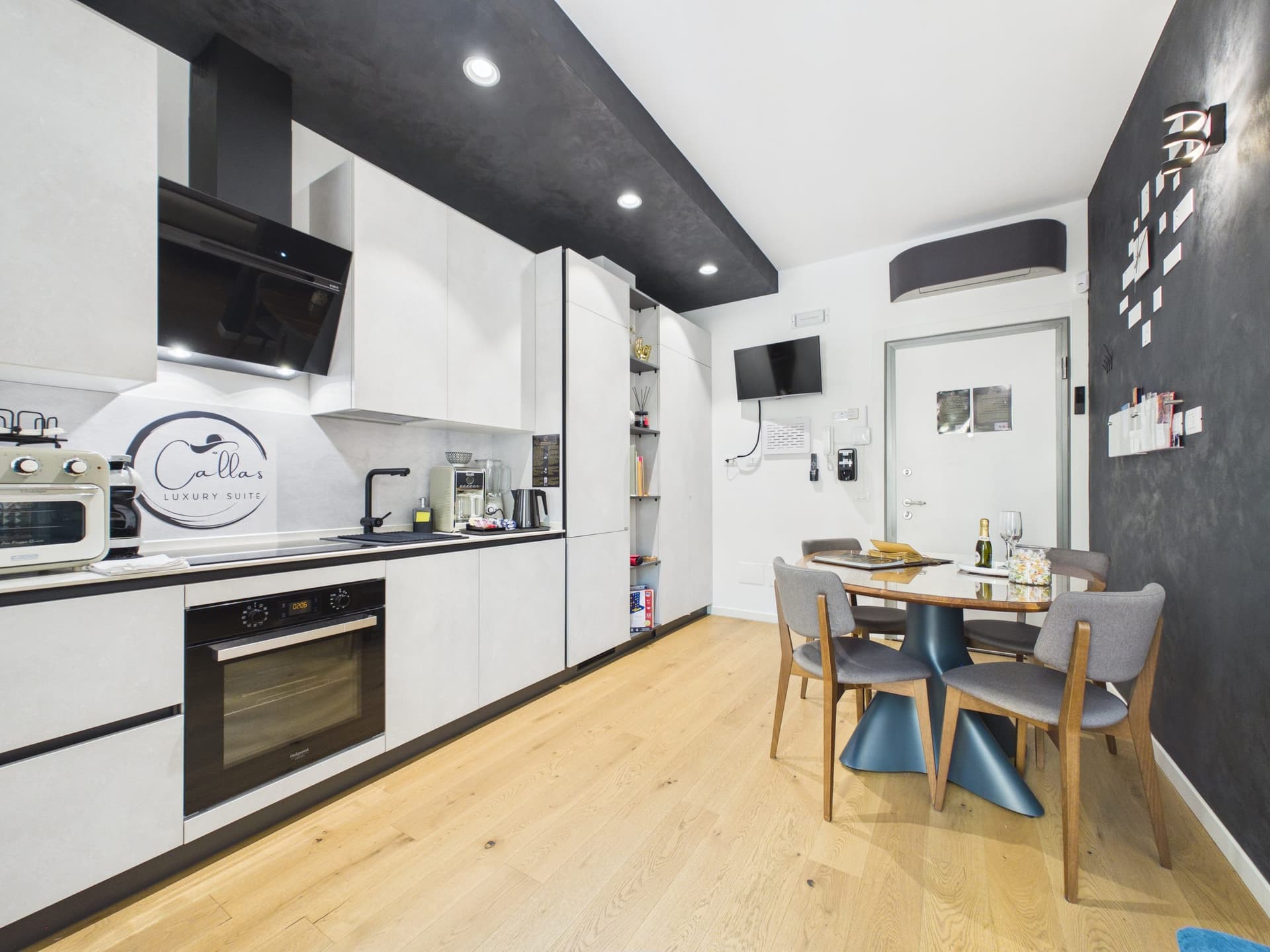 Cucina open space con isola centrale
