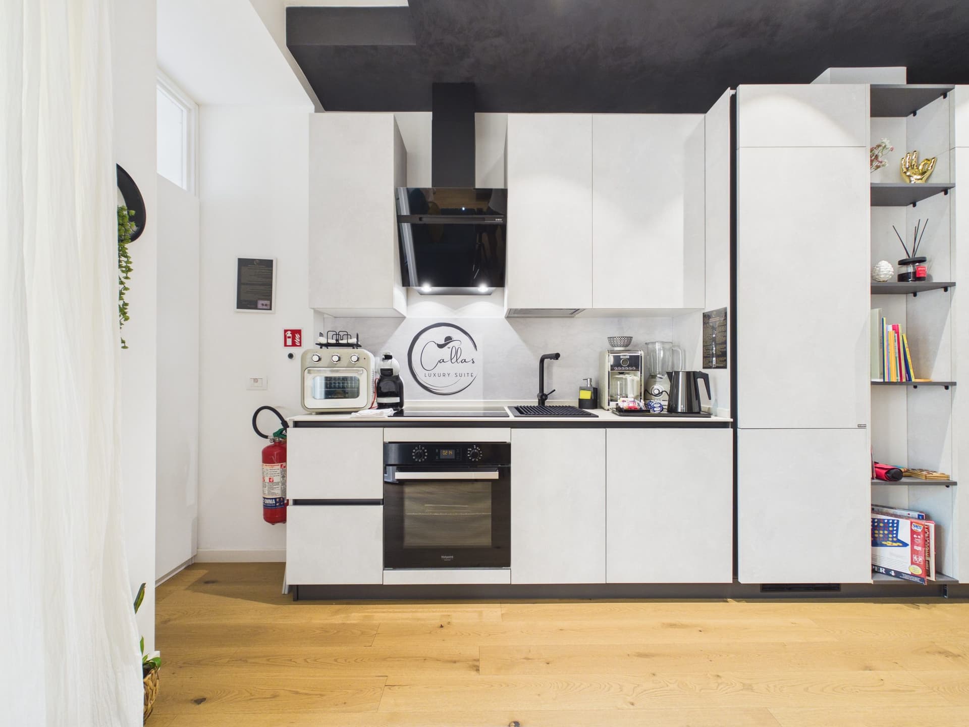 Cucina con porta finestra sulla corte interna